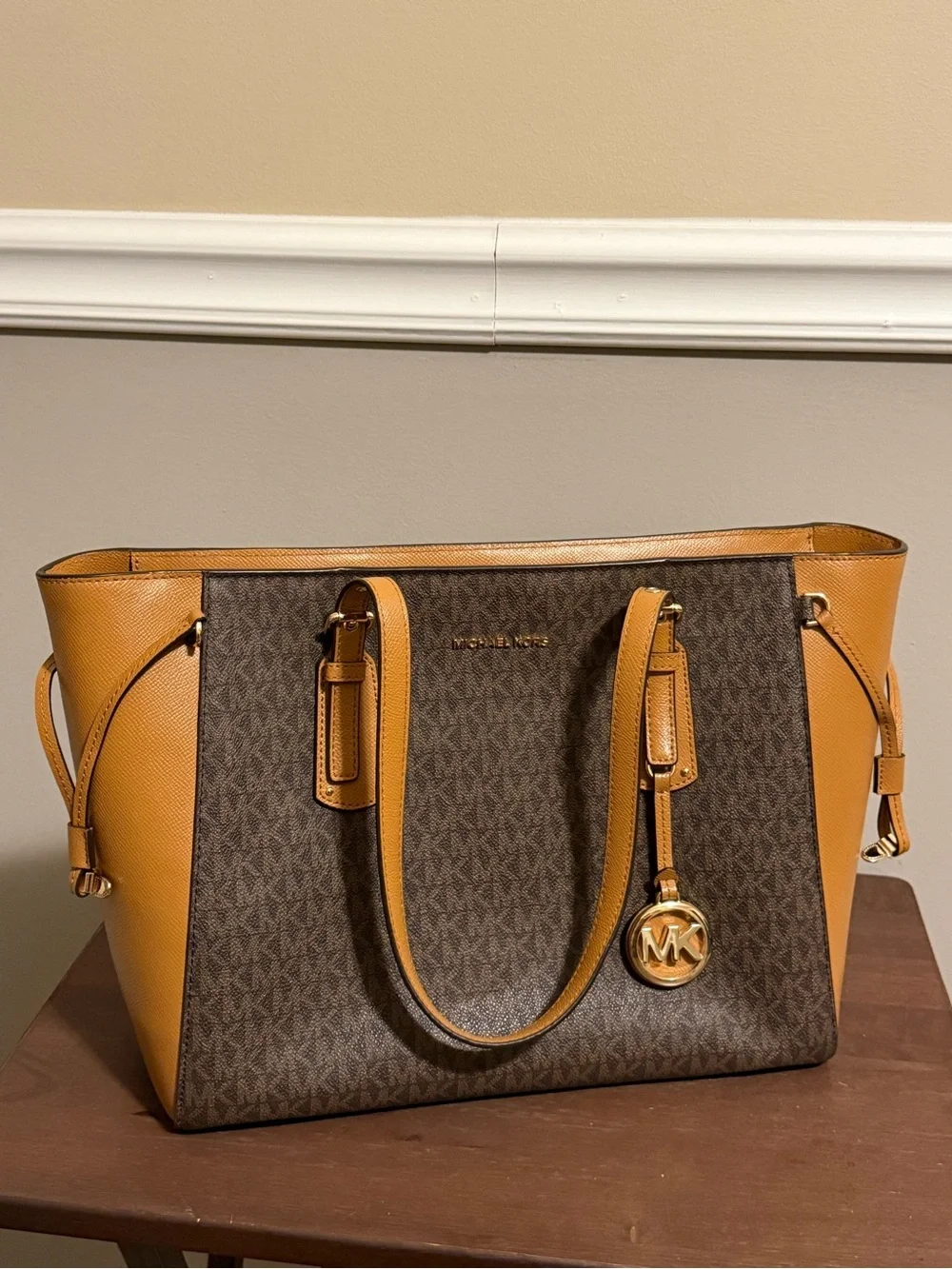 Michael Kors Voyager Medium Logo Tote Bag